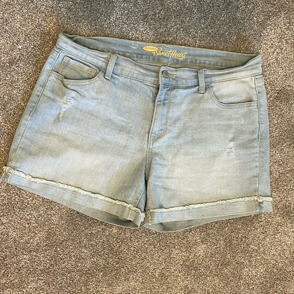 Women’s Old Navy “The Sweetheart” Jean shorts. Size 10